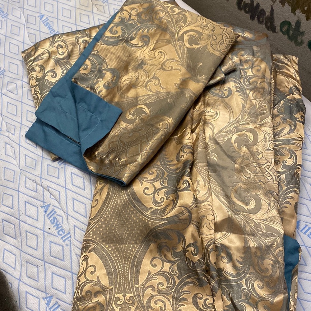 Duvet cover (only used twice) basically brand new, with two pillow cases.